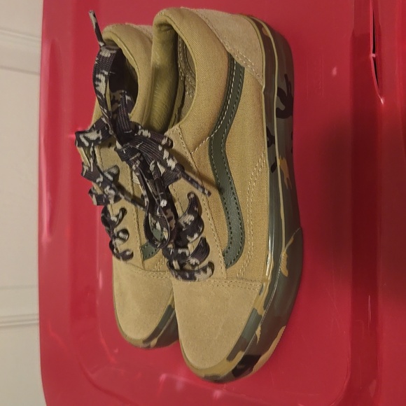 Vans - Picture 3 of 8